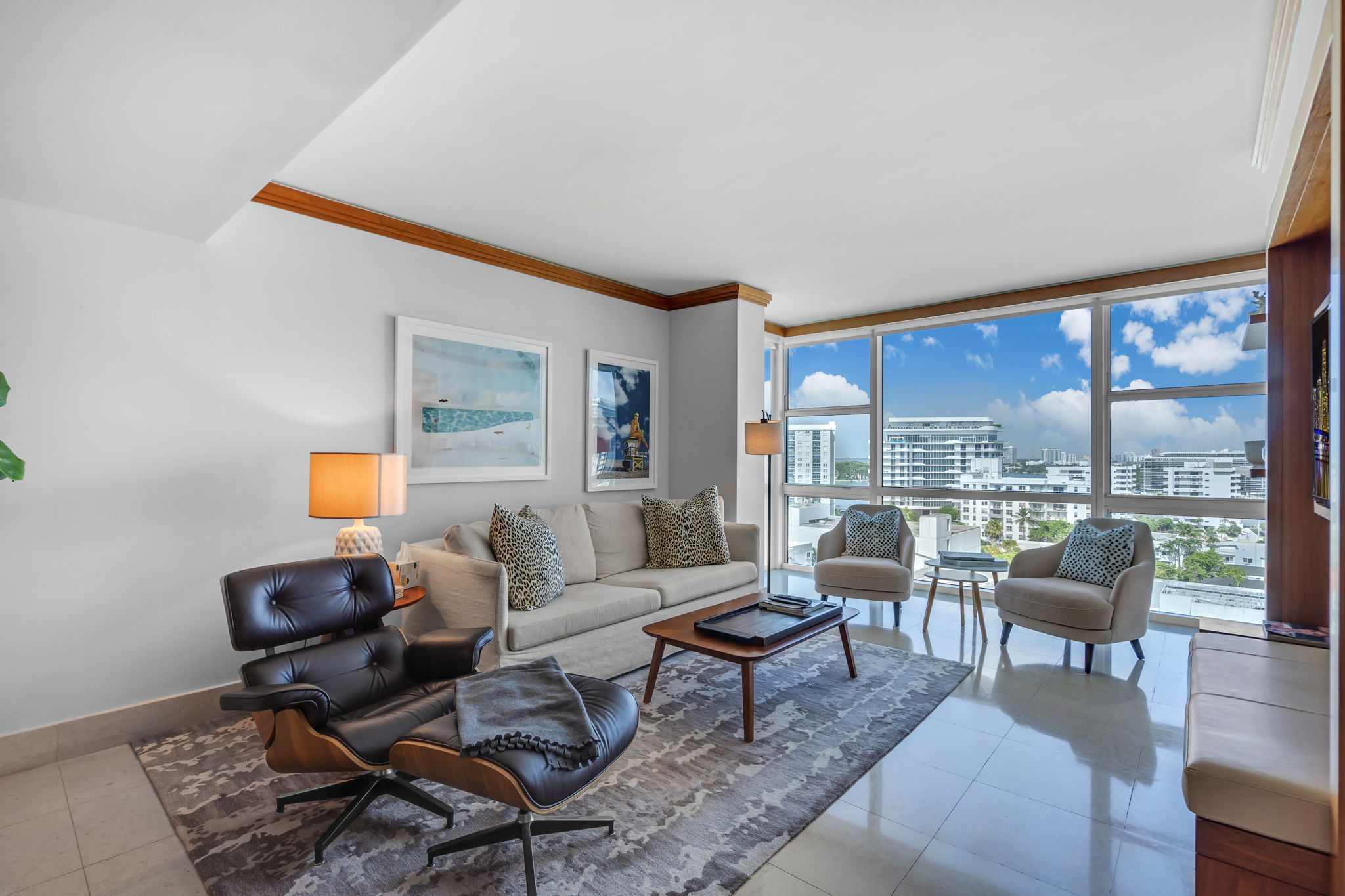 1 Bedroom/ 2 Queens City View
