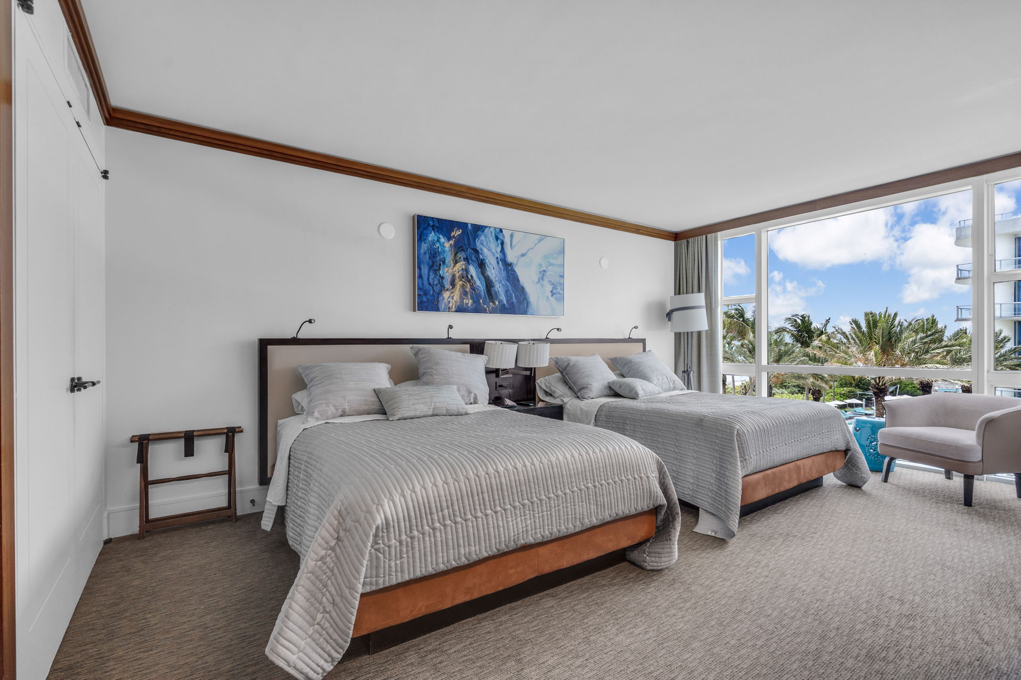 Partial Ocean View 1 Bedroom/ 2 Queens