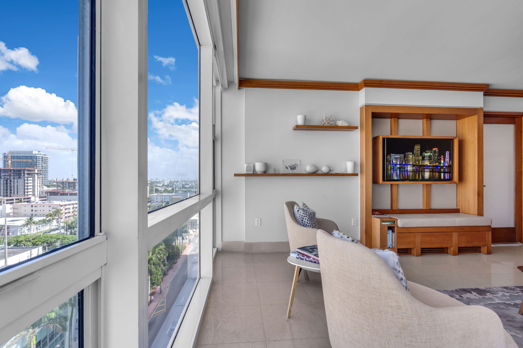 1 Bedroom/ 2 Queens City View