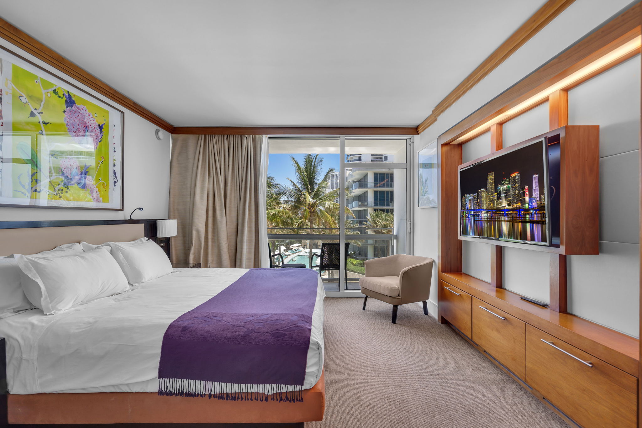 1 Bedroom King Bed / Ocean View / Balcony Unit