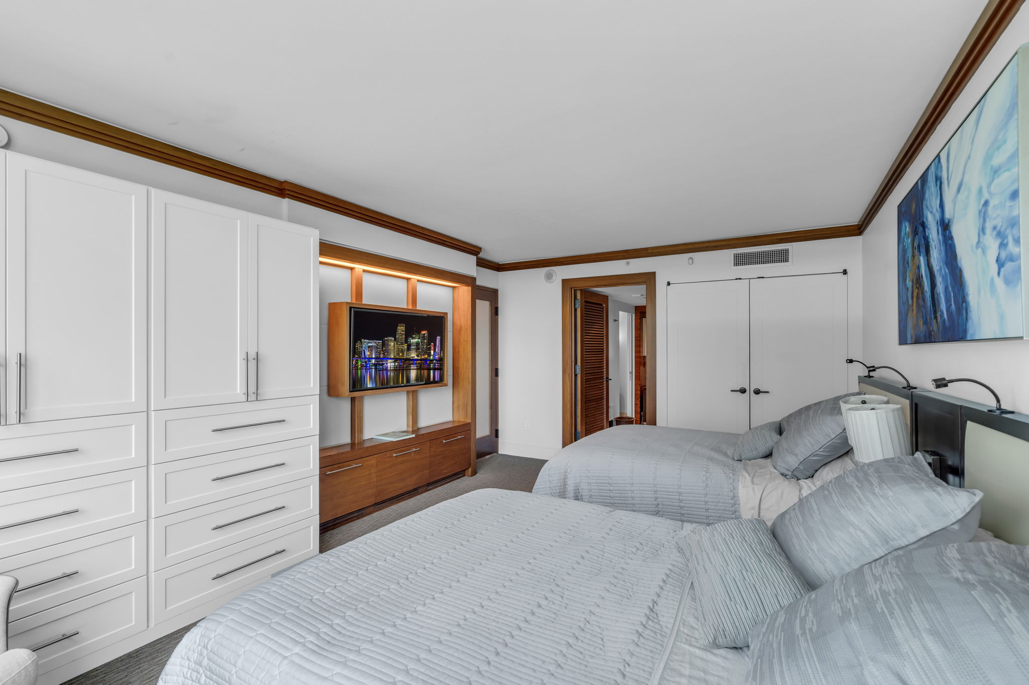 Partial Ocean View 1 Bedroom/ 2 Queens