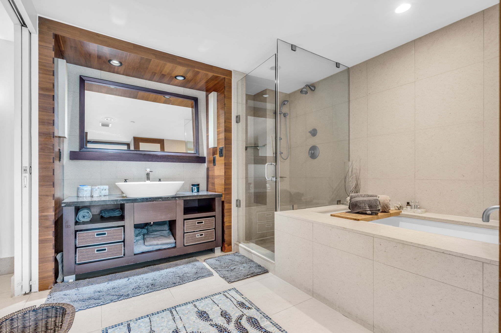 Partial Ocean View 1 Bedroom/ 2 Queens