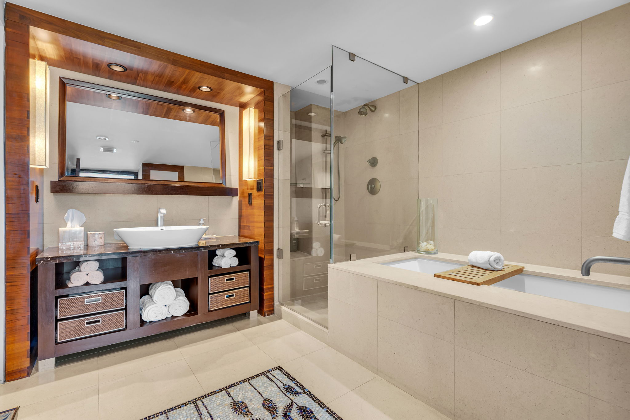 1 Bedroom King Bed / Ocean View / Balcony Unit