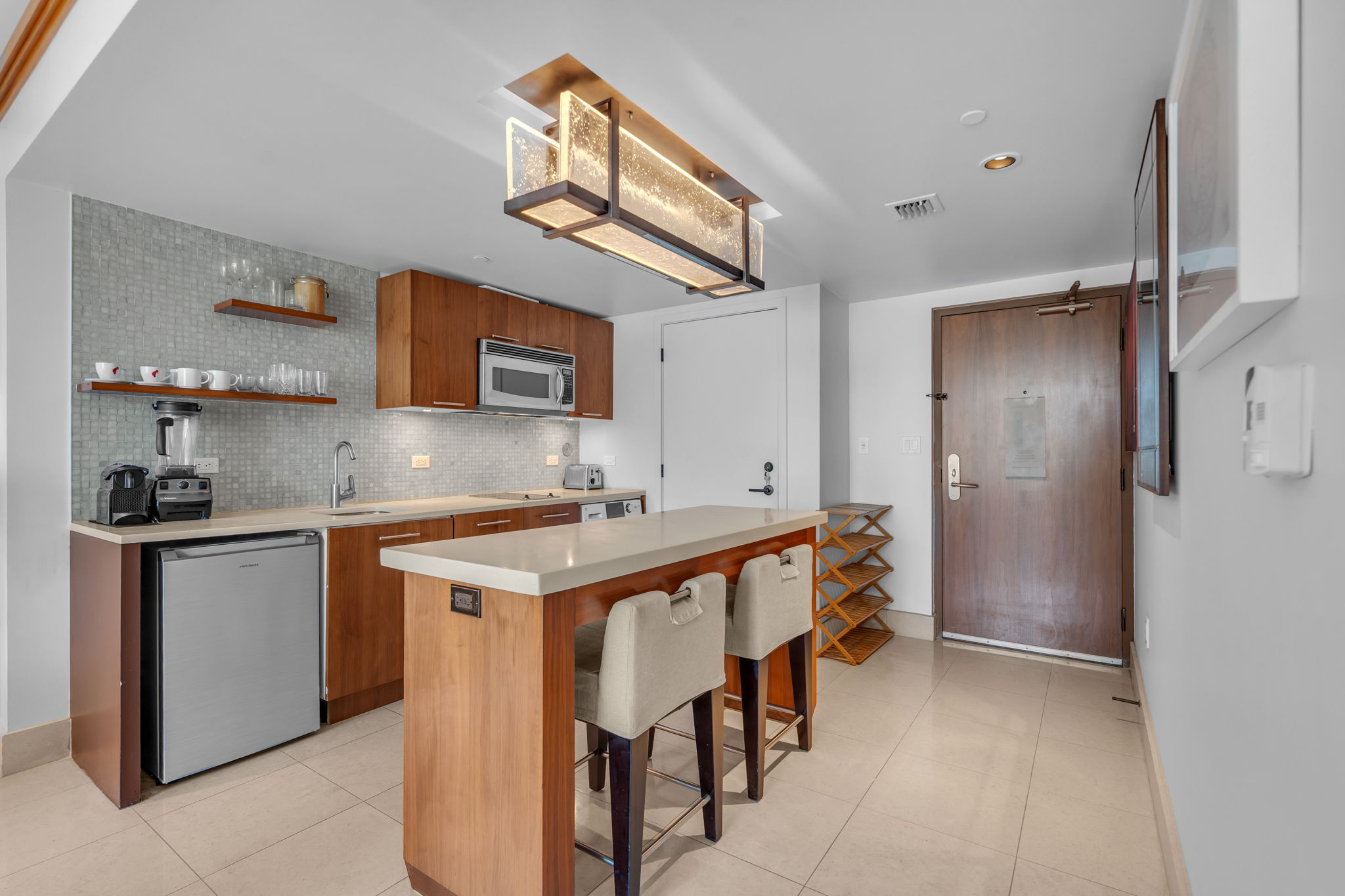 1 Bedroom King Bed / Ocean View / Balcony Unit