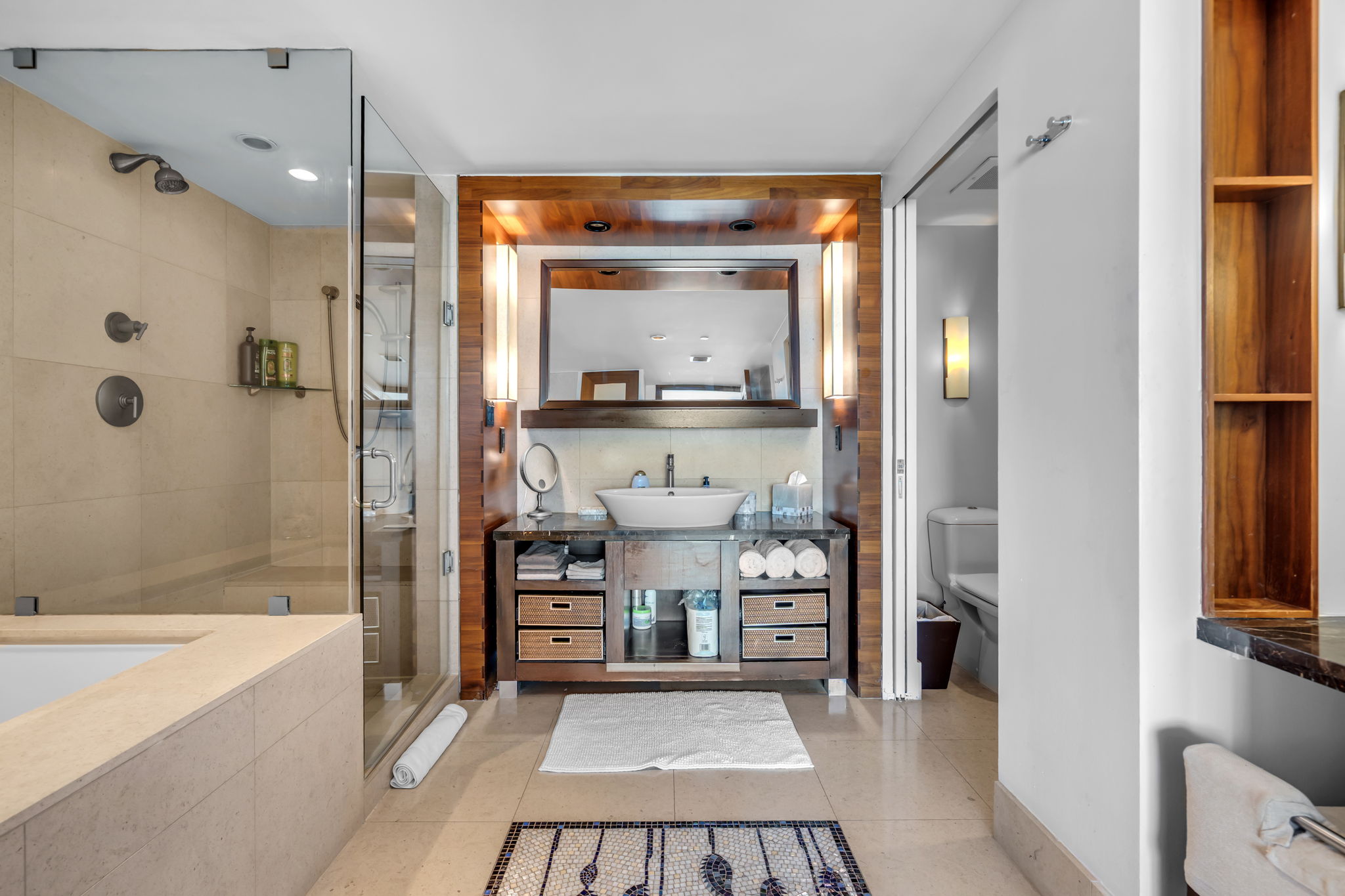 1 Bedroom/ 2 Queens City View
