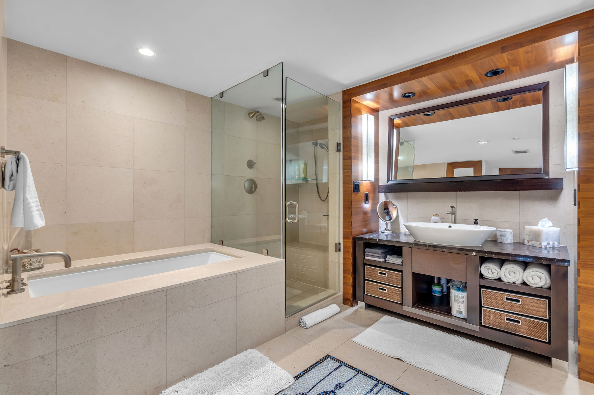 1 Bedroom/ 2 Queens City View