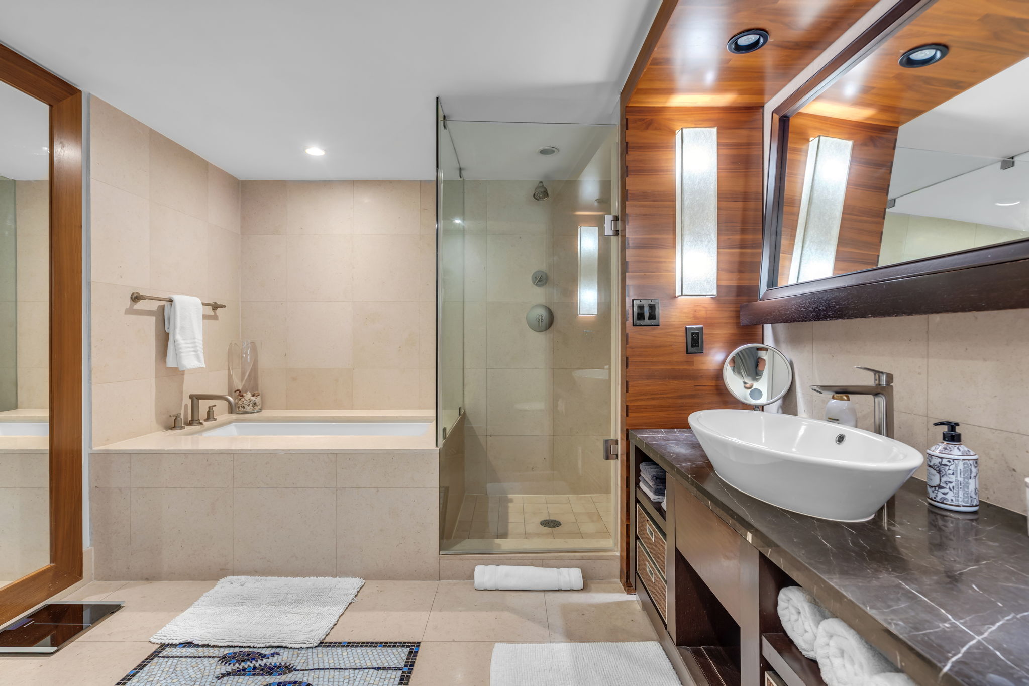 1 Bedroom/ 2 Queens City View