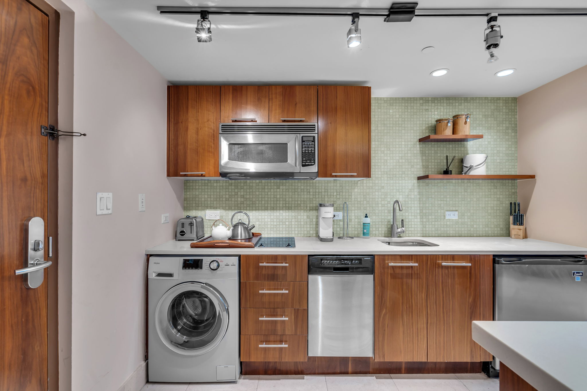 2 Bedroom Unit / 1 Bedroom King / 1 Bedroom Queen