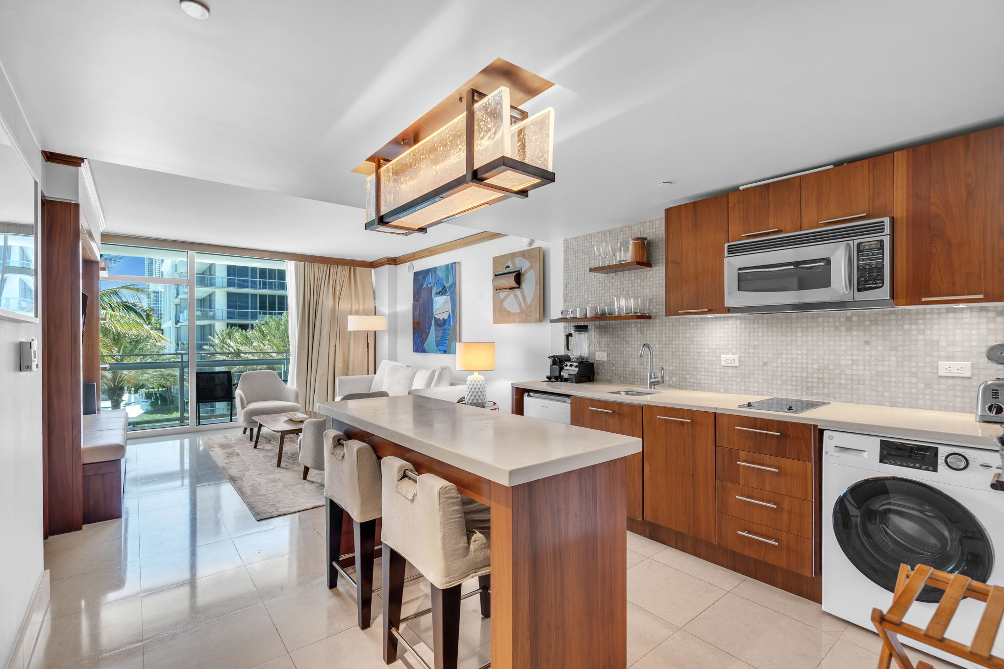 1 Bedroom King Bed / Ocean View / Balcony Unit