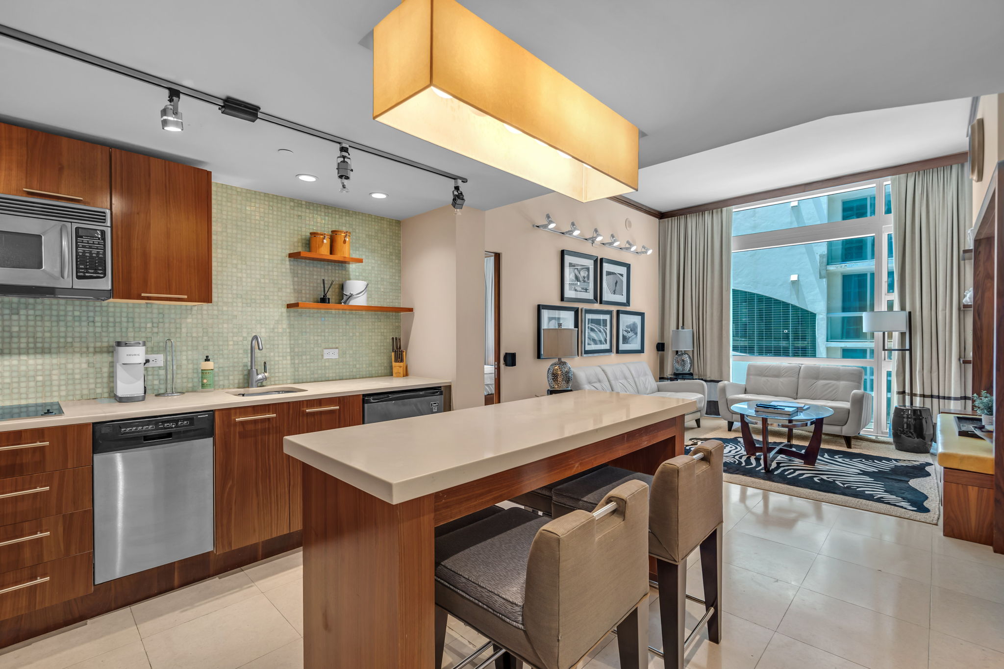 2 Bedroom Unit / 1 Bedroom King / 1 Bedroom Queen