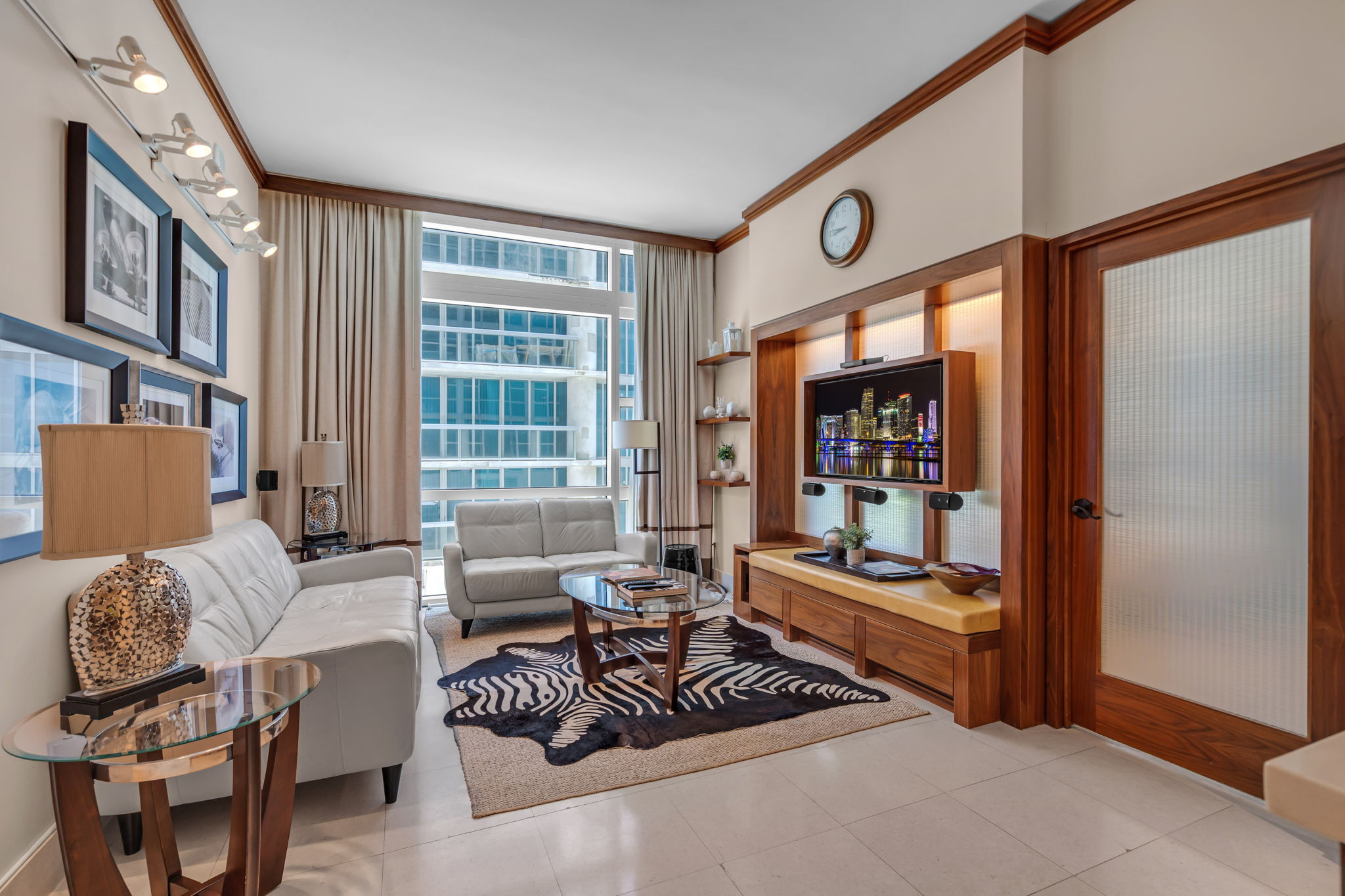 2 Bedroom Unit / 1 Bedroom King / 1 Bedroom Queen