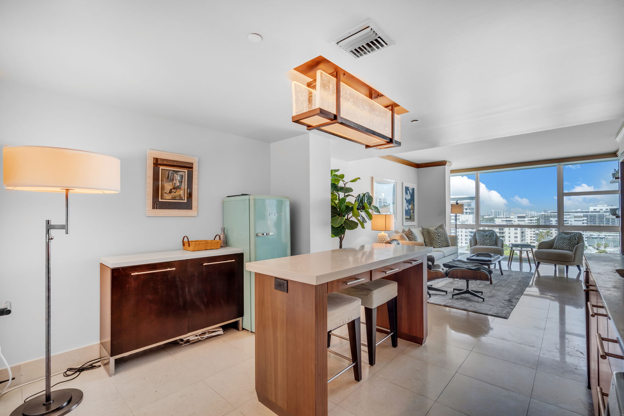 1 Bedroom/ 2 Queens City View