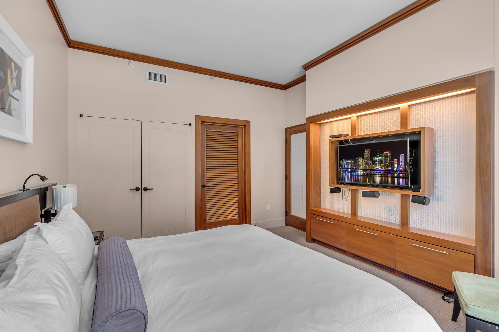 2 Bedroom Unit / 1 Bedroom King / 1 Bedroom Queen