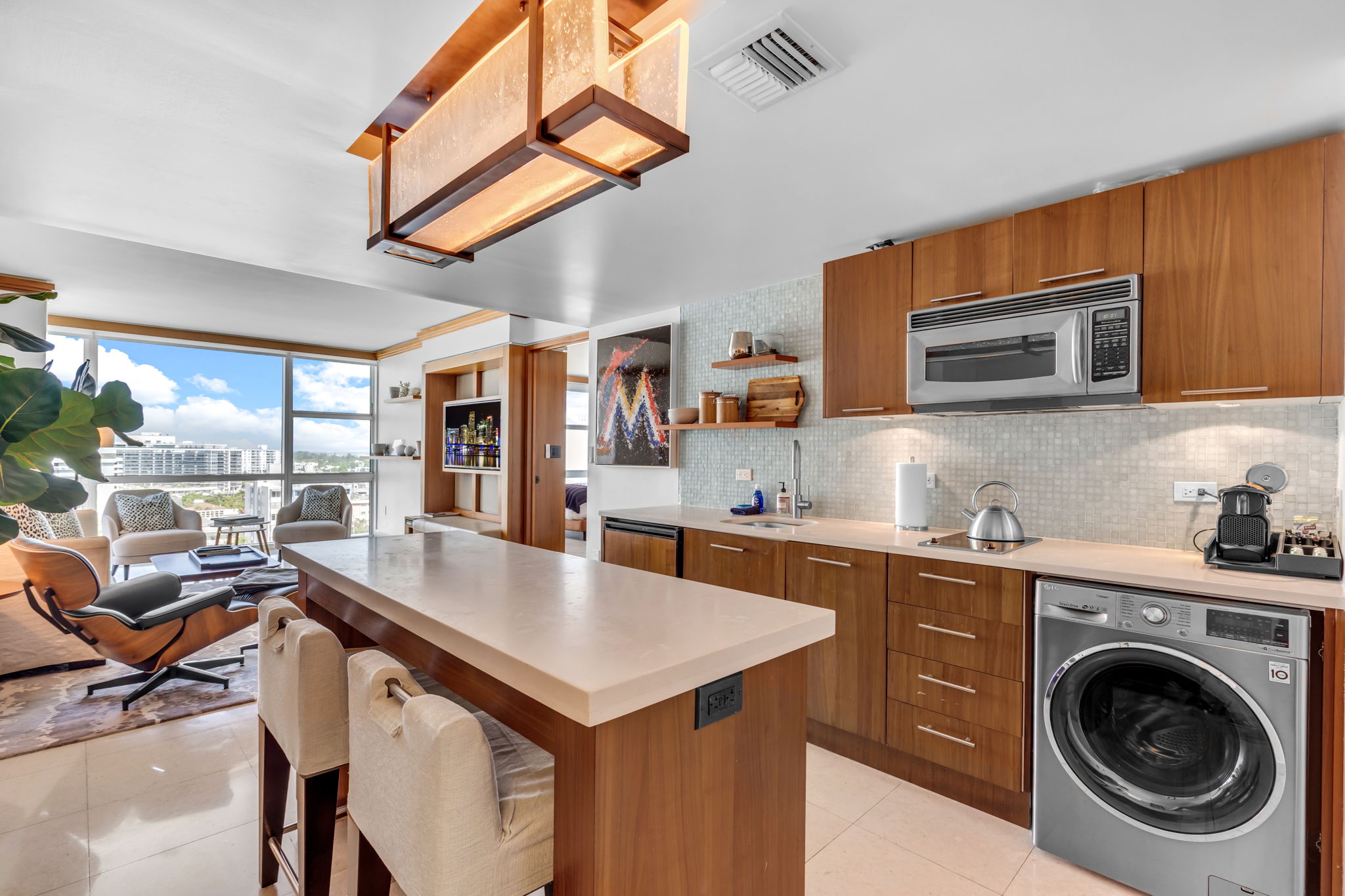 1 Bedroom/ 2 Queens City View