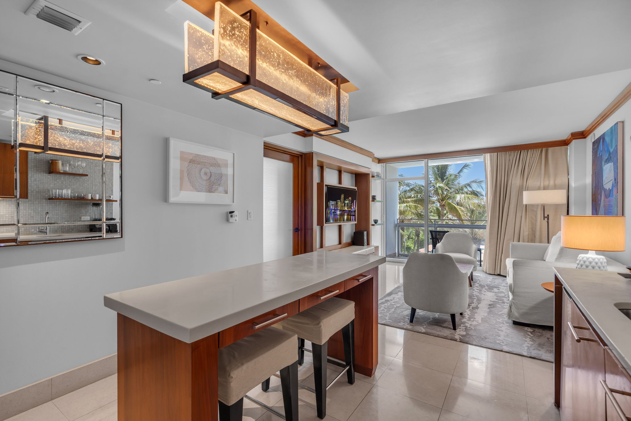 1 Bedroom King Bed / Ocean View / Balcony Unit