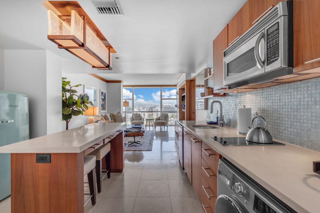 1 Bedroom/ 2 Queens City View