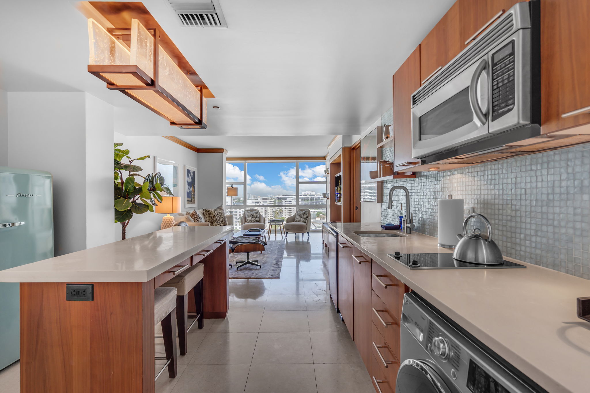 1 Bedroom/ 2 Queens City View