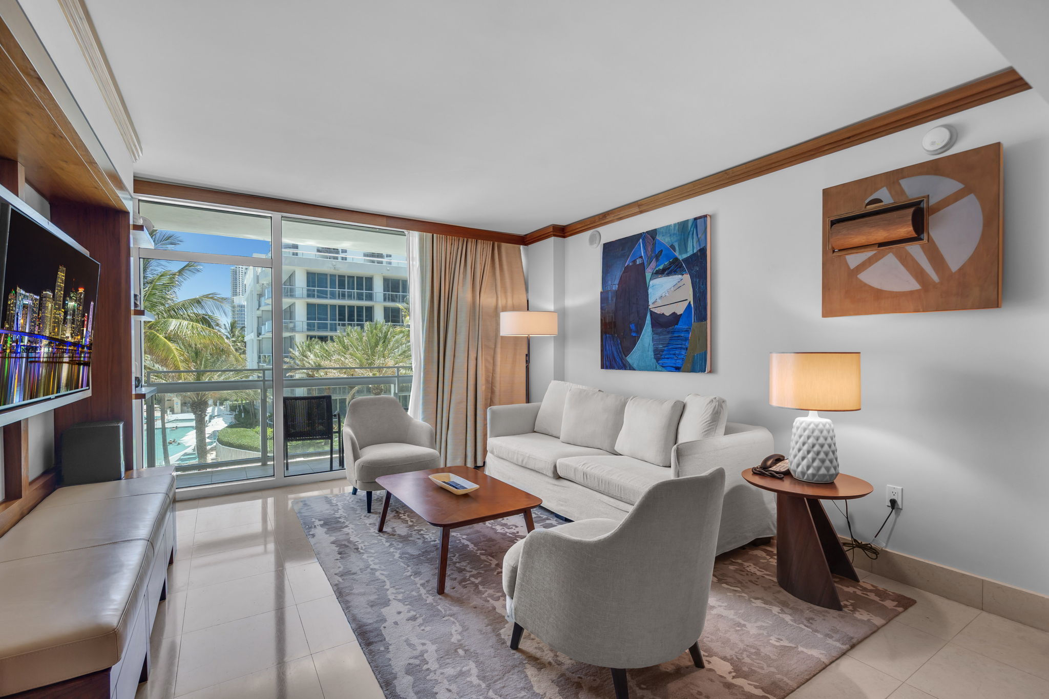 1 Bedroom King Bed / Ocean View / Balcony Unit