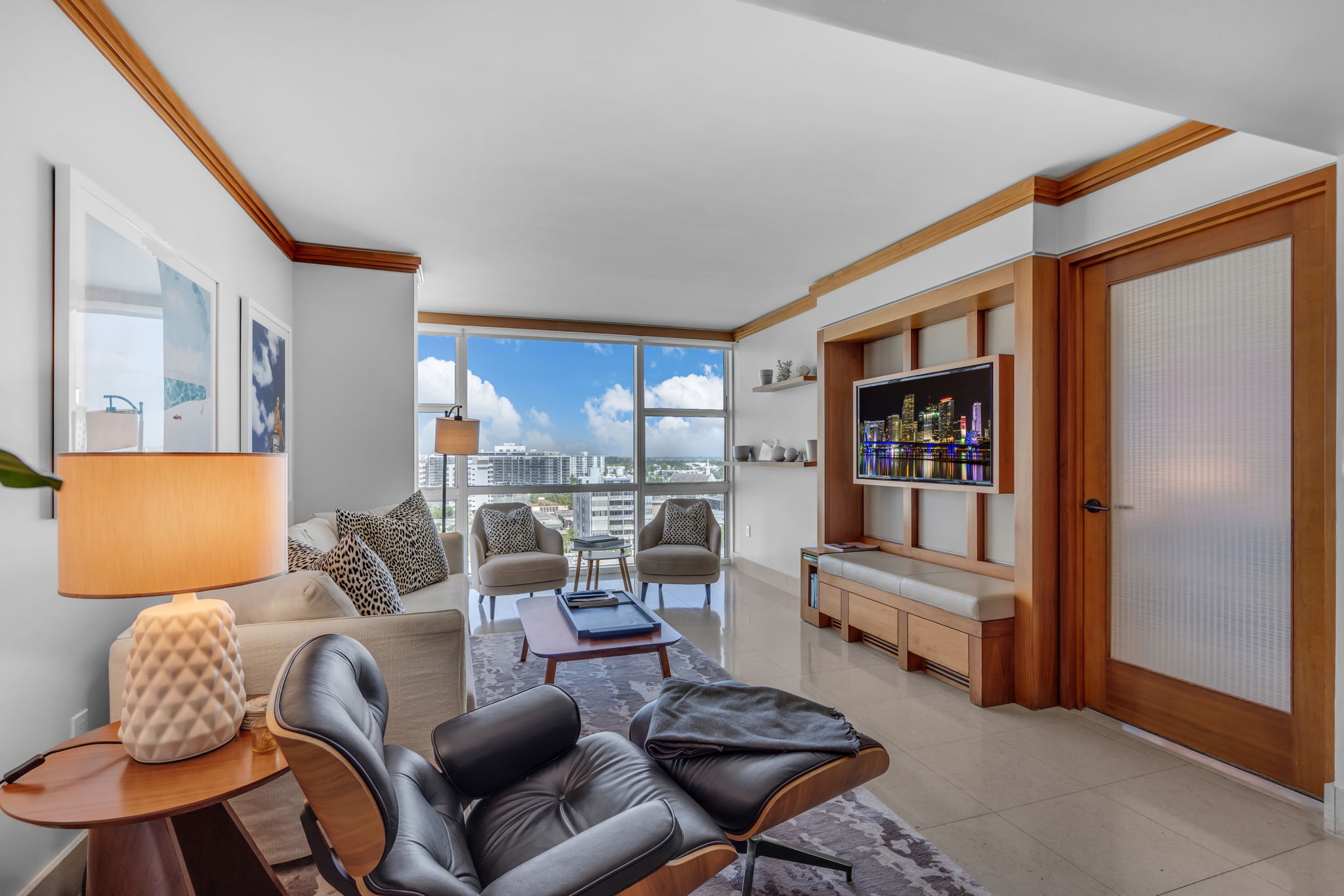 1 Bedroom/ 2 Queens City View