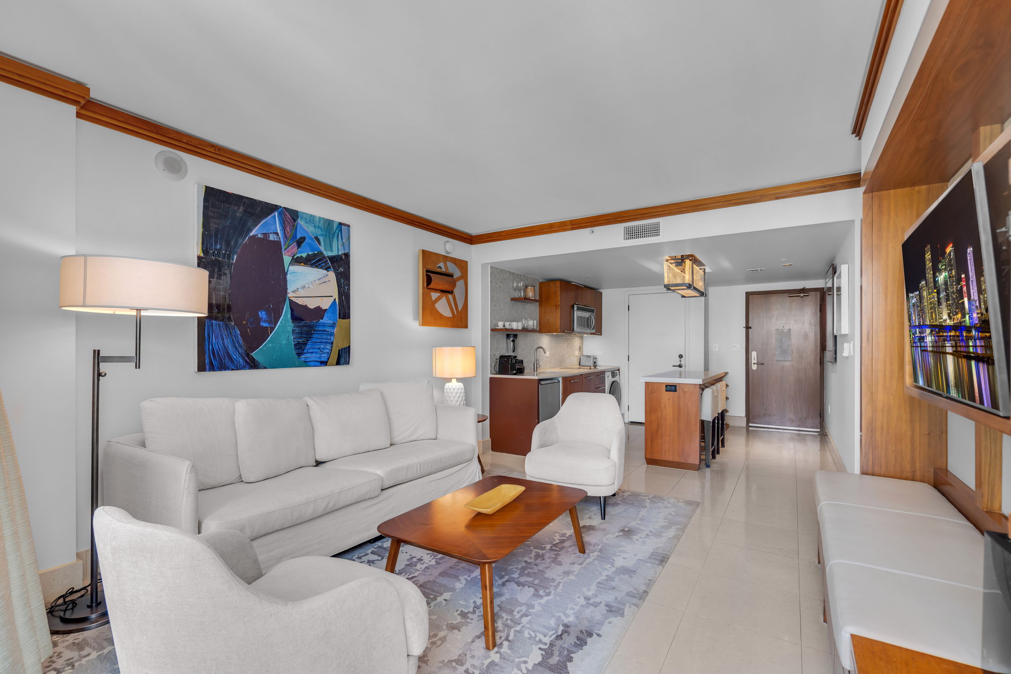 1 Bedroom King Bed / Ocean View / Balcony Unit