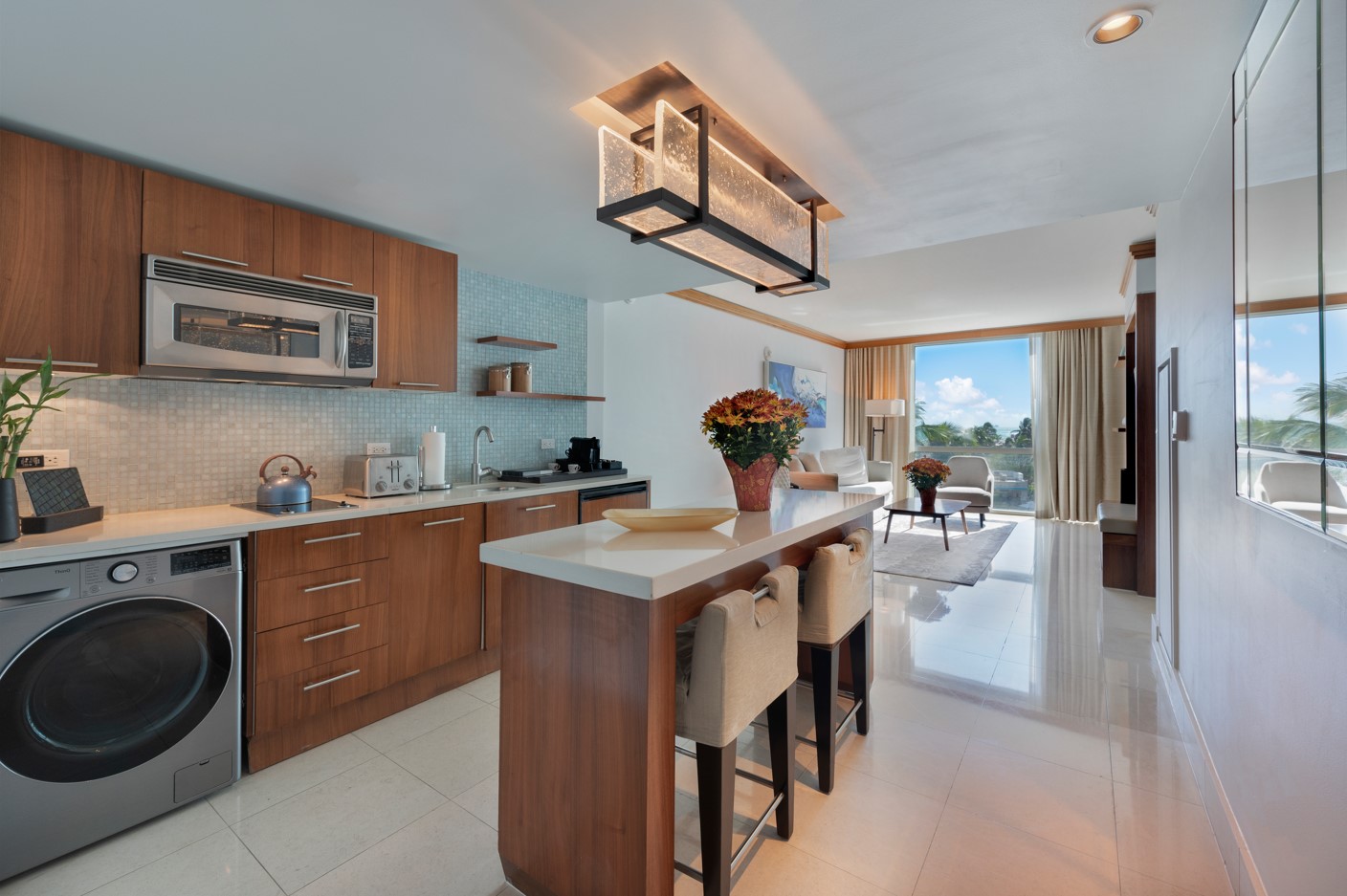 1 Bedroom / King Bed/ Partial Ocean Views