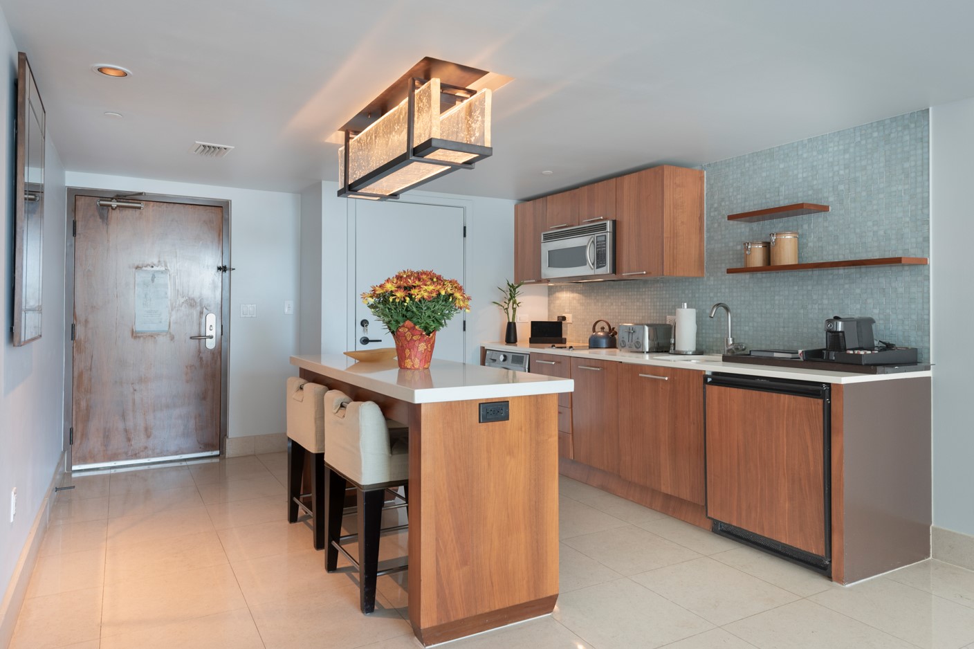 1 Bedroom / King Bed/ Partial Ocean Views
