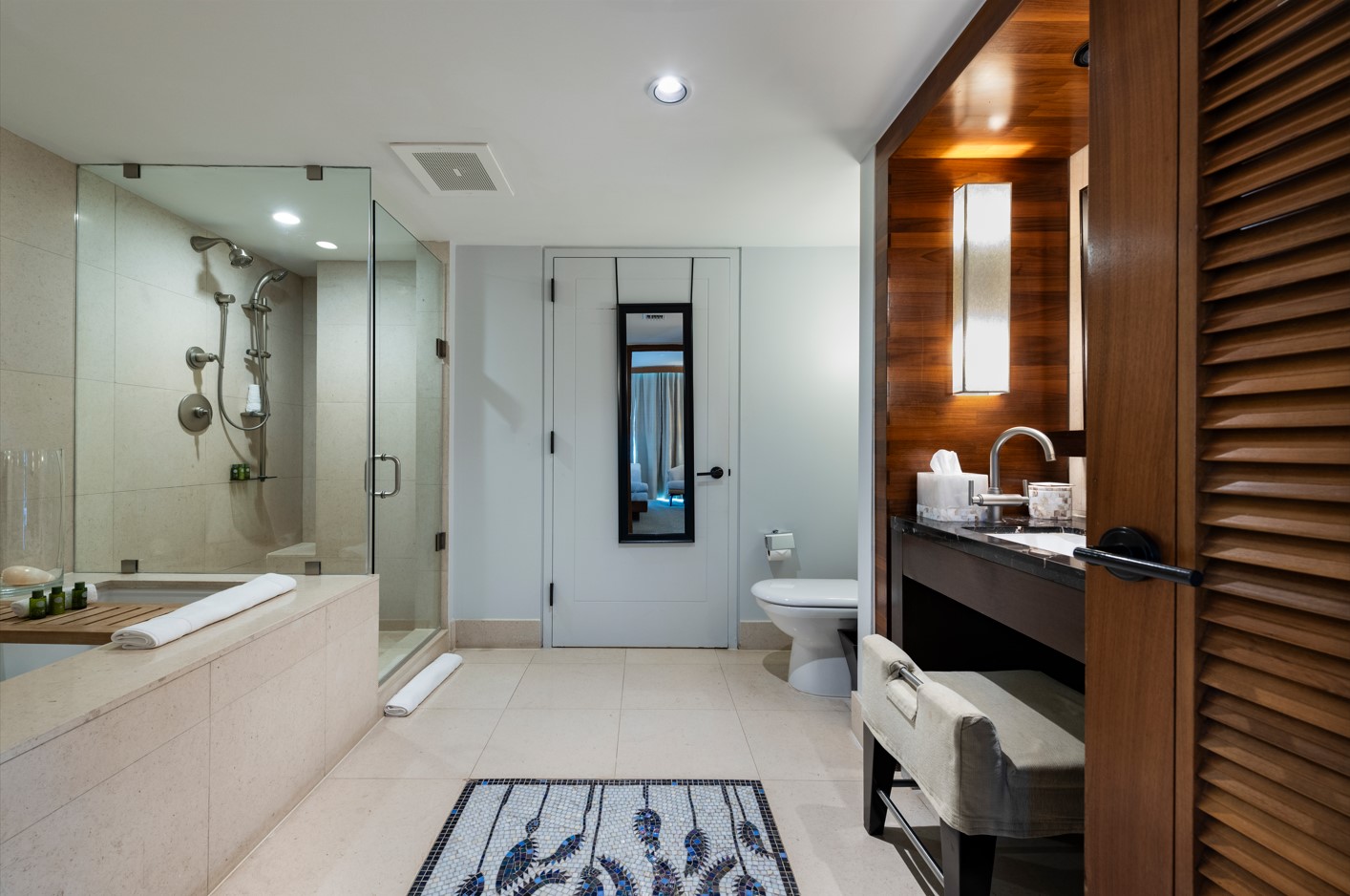 1 Bedroom / King Bed/ Partial Ocean Views